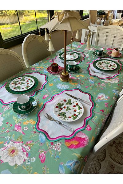 Merve Kaymakcı Flower Pattern Green Table Cover