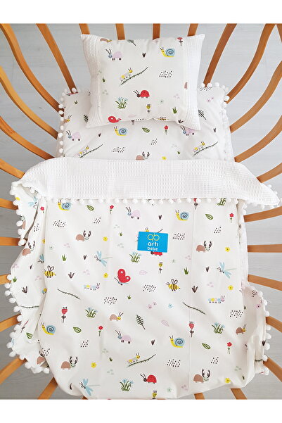 artıbebe Kelebekli 3’lü Alt Açma Seti: Battaniye, Alt Açma ve Yastık – %100 P...