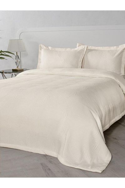 Karna Home Bedspread Alora – Pastel Colored, Soft and Elegant Appearance