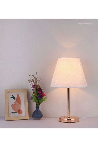 DEC14 Elegant table lamp with a modern design in gold color
