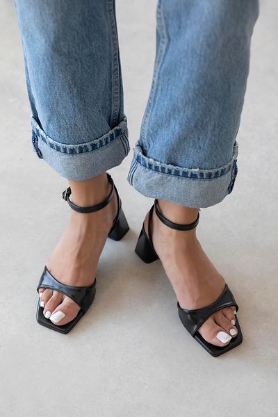 STRASWANS Solana Women's Heeled Blunt Toe Wrinkled Leather Sandals Black
