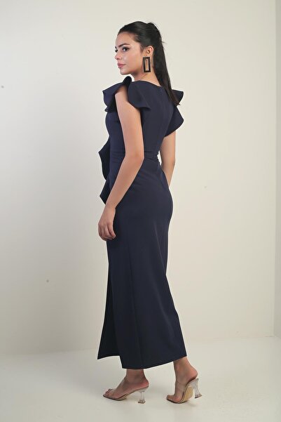 By Saygı Γυναικείο μακρύ φόρεμα με κέντημα με τριαντάφυλλα στον ώμο και σχισμή μπροστά