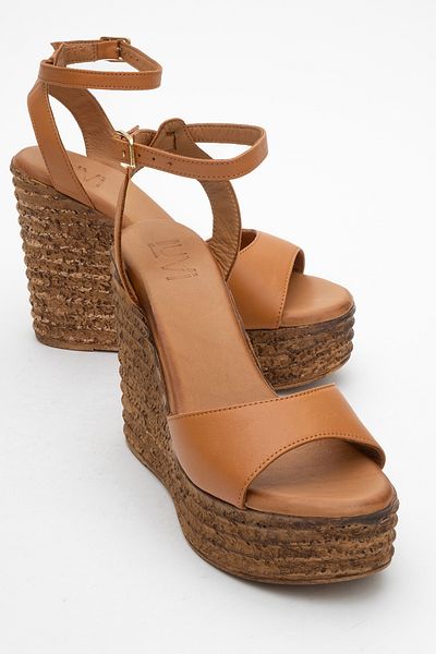 LuviShoes Дамски сандали с танкетка от естествена кожа ELSIE в кафяво