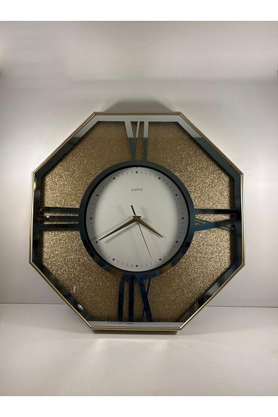 DEC14 Wall clock with a distinctive and modern design