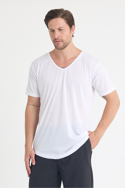 THE ONE Ανδρικό μπλουζάκι με λαιμόκοψη σε σχήμα V από βισκόζη οβάλ κοπής Basic T-Shirt