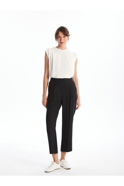 LC Waikiki Μαύρο γυναικείο παντελόνι με ελαστική μέση κομμένο σε καρότο