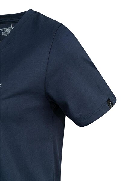 2AS Дамска тениска с V-образно деколте и щампа Alone 404