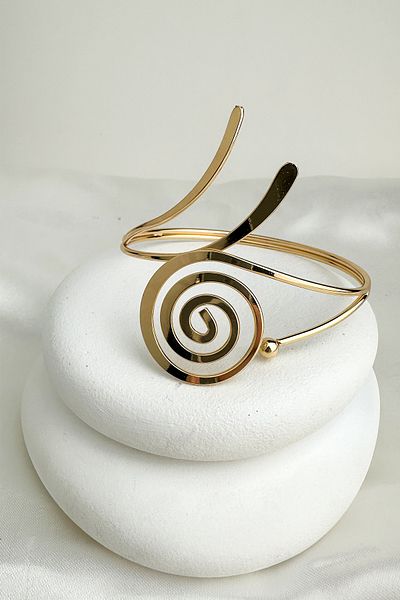 Modex Gold Color Round Geometric Shaped Arm Accessory (Diameter: 9cm)