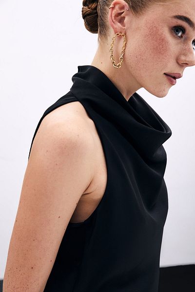 Sateen Сатенена блуза с яка Degaje - черна
