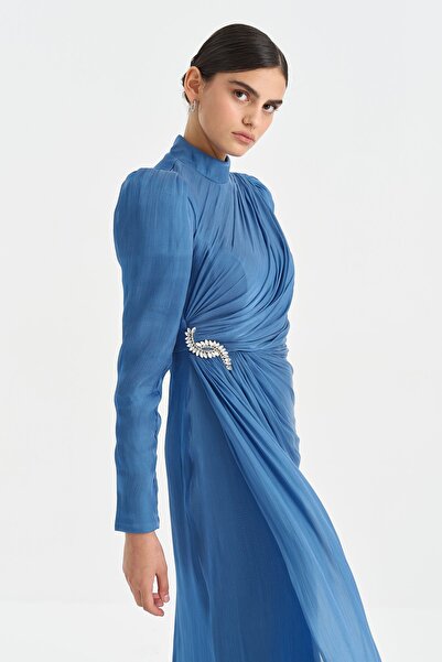 Nihan Taş Aksesuarlı Drapeli Abiye İndigo