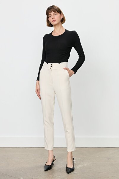 Nihan Düğme Detaylı Ütü İzli Havuç Pantolon Taş