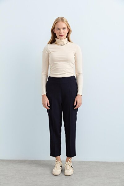 Nihan Arka Beli Lastikli Ütü İzli Havuç Pantolon Lacivert