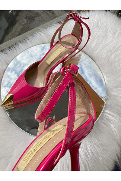 labor Selection Gold Nose Detailed Patent Leather Pointed Toe Stiletto