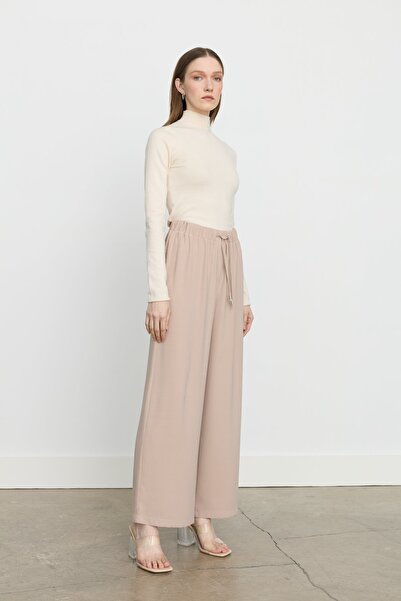 Nihan Beli Bağcıklı Bol Pantolon Bej