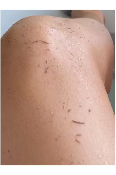 SYN Manusa exfolianta ,indepartarea celulelor moarte ale pielii curatare si masaj matase cocoon roz