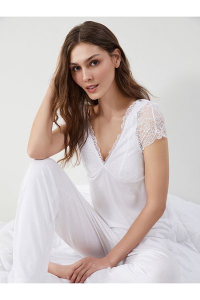 LC Waikiki Set de pijamale de damă cu decolteu în V cu dantelă
