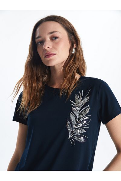 LC Waikiki Γυναικείο T-Shirt με κέντημα με παγιέτες Crew Neck