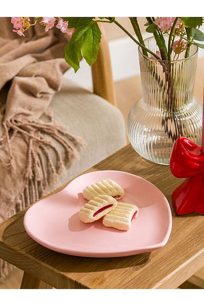 LC Waikiki Pink Heart Figured Ceramic Plate 20 cm