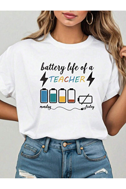 BETİLİNA تي شيرت أبيض كبير الحجم مع تصميم البطارية