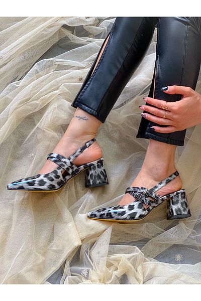 BERFONA Veroni̇ka Gray Leopard Patent Leather Banded Buckle 5 cm Heel Sandals