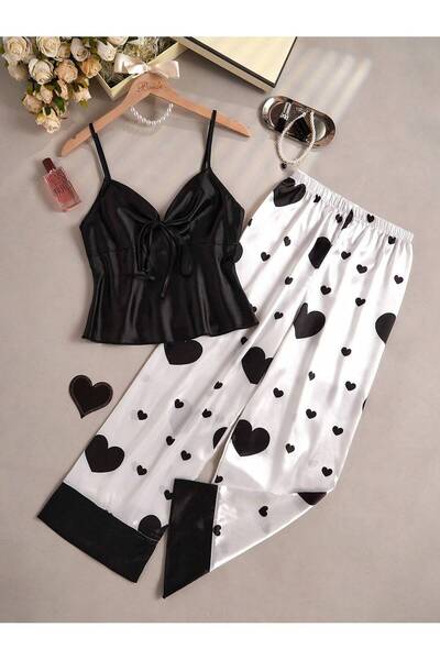 randevu Нощница с сатенени панталони без презрамки с сърцевиден десен