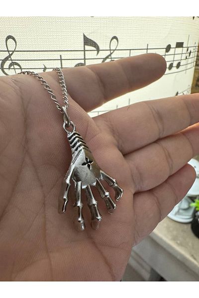 Herşey Nota Skeleton Hand Unisex Necklace – Your Iconic Gothic and Bold Style