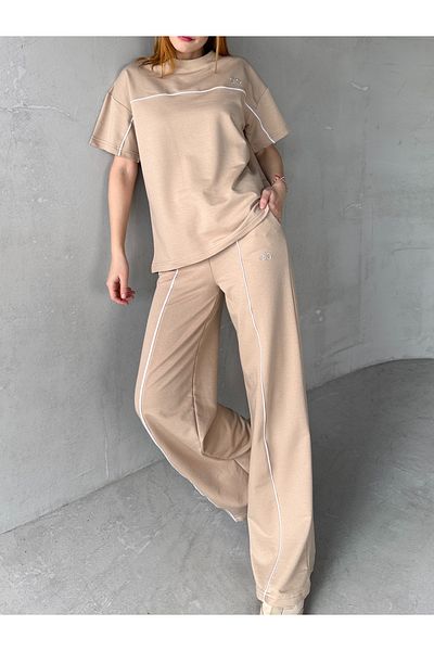 Cappmoda TKM-03653 تي شيرت بياقة دائرية من القماش المطابق باللون البيج مع خصر مطاطي من الأسفل بدلة مزدوجة