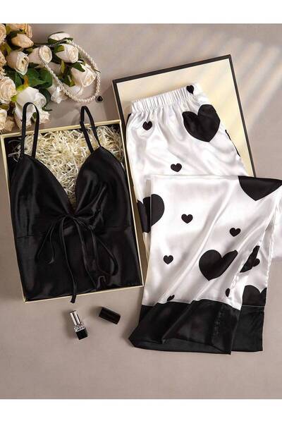 randevu Нощница с сатенени панталони без презрамки с сърцевиден десен