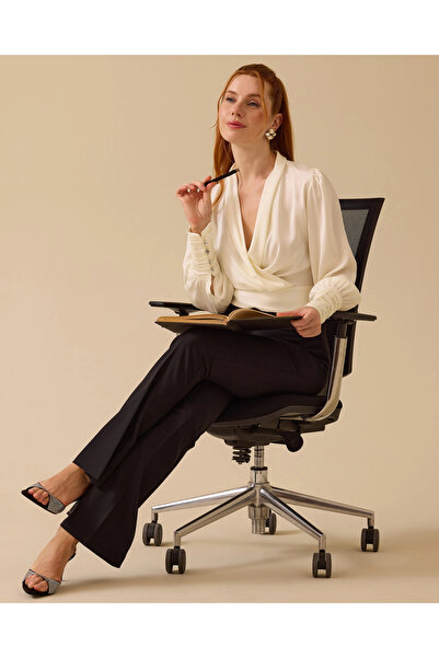 SEÇİL V Yaka Saten Bel Boy Bluz