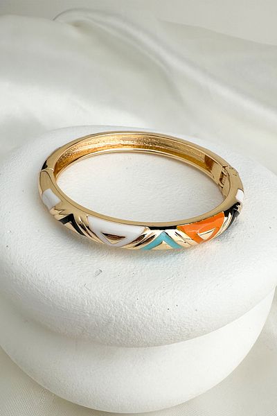 Modex Special Series Enameled Triangle Detail Handcuff Bracelet (Diameter: 6cm)