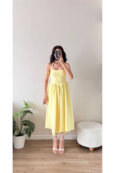 LOCH BUTİK Rochie midi cu căptușeală galbenă pentru femei, cu gât lung din tul