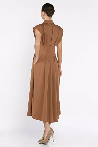 GÜLSELİ Γυναικείο φόρεμα με πλισέ μπροστινό κούμπωμα Camel με μηδενικό μανίκι