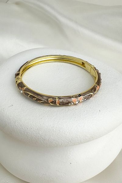 Modex Special Series Enamel Stone Clover Detail Handcuff Bracelet (Diameter: 6cm)