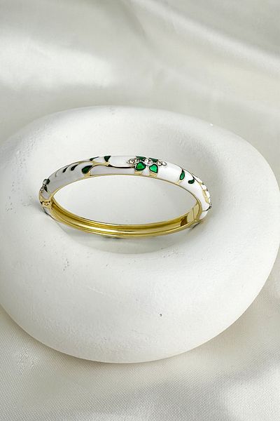 Modex Special Series Enamel Stone Clover Detail Handcuff Bracelet (Diameter: 6cm)