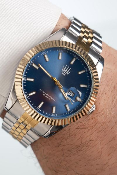 WATCHOFROYAL Crest Line Silver Gold Blue Wrist Watch