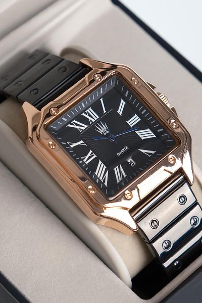 WATCHOFROYAL Monarch Rose Black Wristwatch