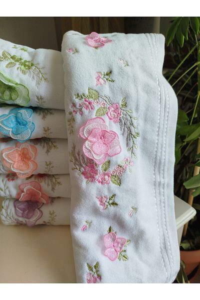 Fiesta Aybüke White Velvet 3D Embroidered Boxed 50X90 cm 100% Cotton
