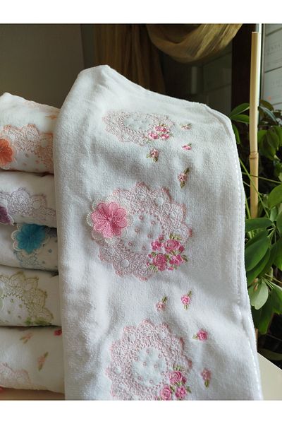 Fiesta Aybüke White Velvet 3D Embroidered Boxed 50X90 cm 100% Cotton