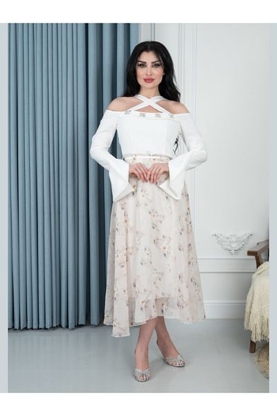 Nice Model Elegant Off-Shoulder Floral Maxi Dress with Bell Sleeves - Women's Formal Party Outfit