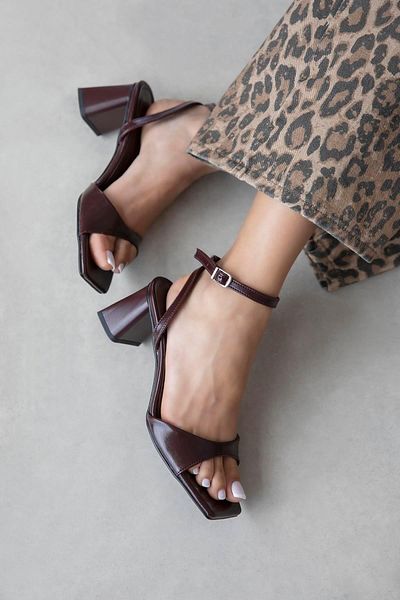 STRASWANS Solana Women's Heeled Blunt Toe Wrinkled Leather Sandals Burgundy