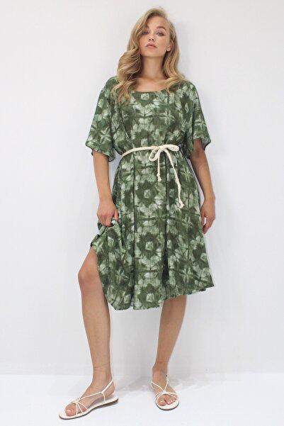 Trend Alaçatı Stili Γυναικείο φόρεμα με μοτίβο χακί με λαιμόκοψη άνετο υφαντό βισκόζη ALC-X14207