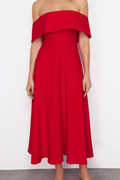 Trendyol Collection Piros gallérral díszített A-vonalú szőtt elegáns estélyi ruha TPRSS24EL00210