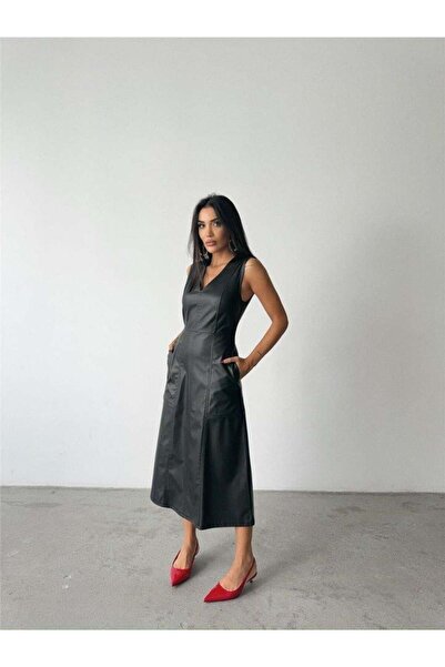 Butik ΚΡΕΜΑΣΜΕΝΟ ΔΕΡΜΑΤΙΝΟ ΦΟΡΕΜΑ ŞANEL BOY - Μαύρο