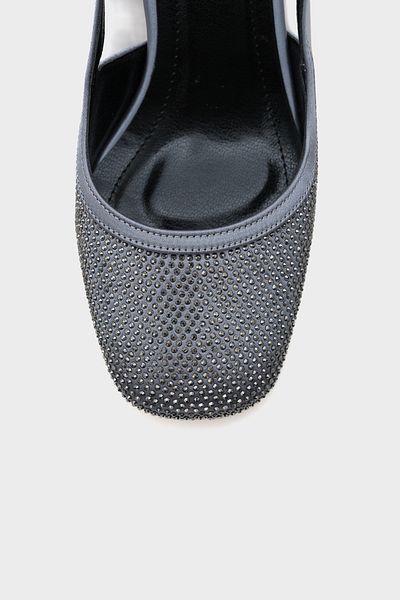 Capone Outfitters Дамски обувки Sayre Saten Stoned със среден ток и каишка отзад