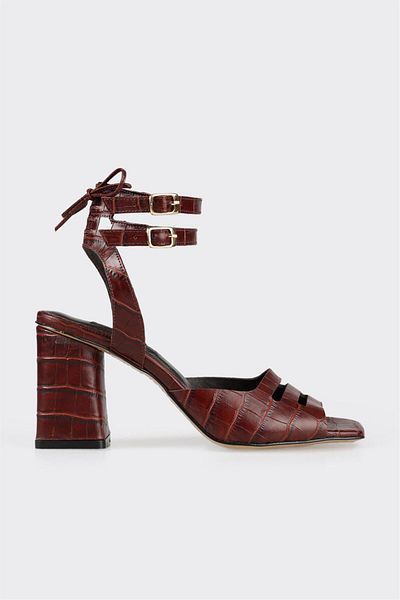 Elle Shoes Καφέ δερμάτινα γυναικεία πέδιλα με τακούνι