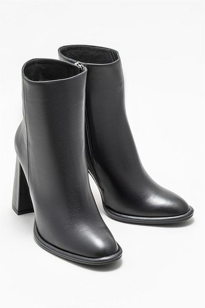 Elle Shoes Μαύρα δερμάτινα γυναικεία μποτάκια με τακούνι