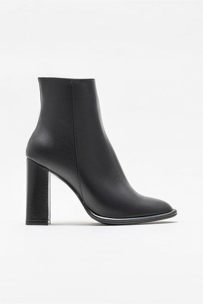 Elle Shoes Μαύρα δερμάτινα γυναικεία μποτάκια με τακούνι