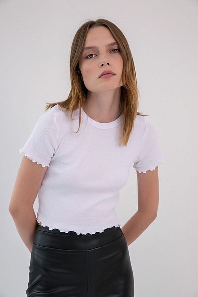 la & vetta Tricou crop alb cu volante