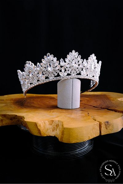 SimgeAksesuar Crystal Stone Fashionable and Elegant Bridal Tiara