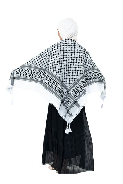 Zaytoon S 300001   Μοντέλο - Palestine Push Kefiye Κασκόλ με μαύρες καρό ρίγες και φούντες
